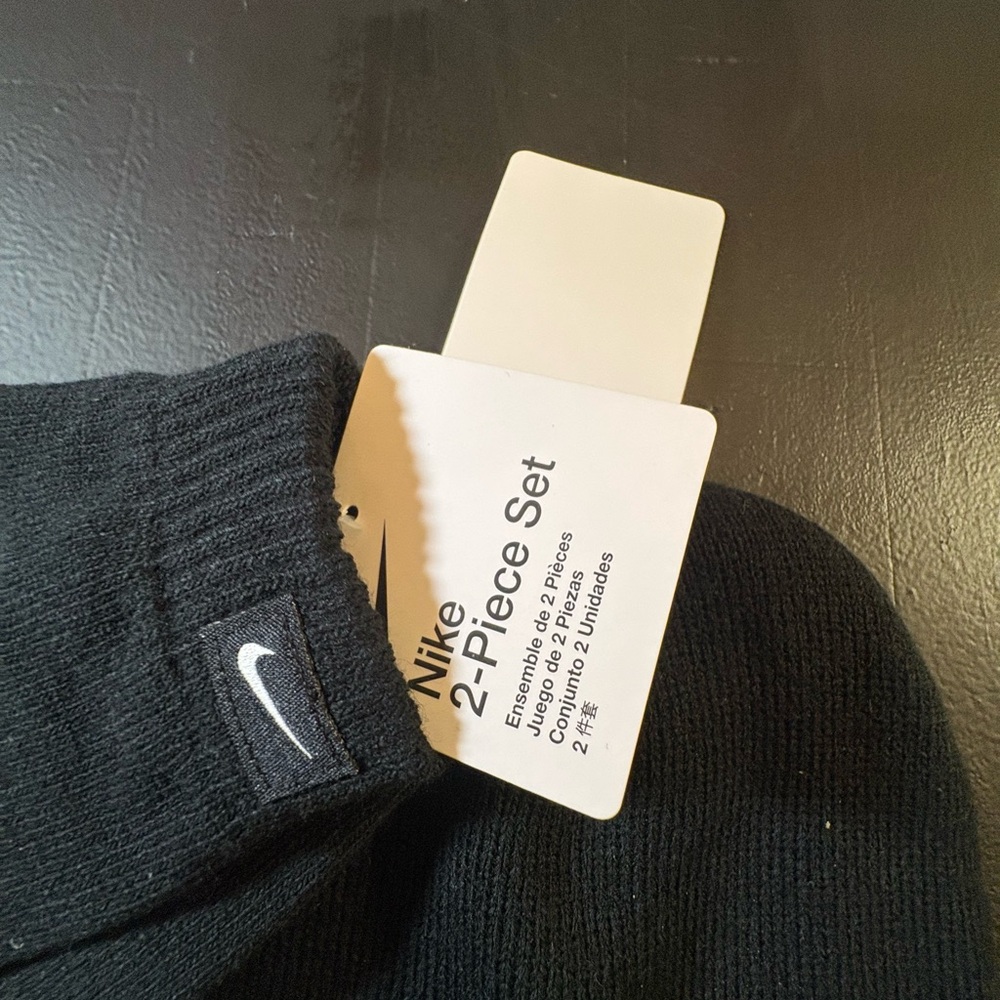 Nike Toddler Black Knit Beanie and Gloves Set fits‎ like 2/4T - Picture 7 of 8